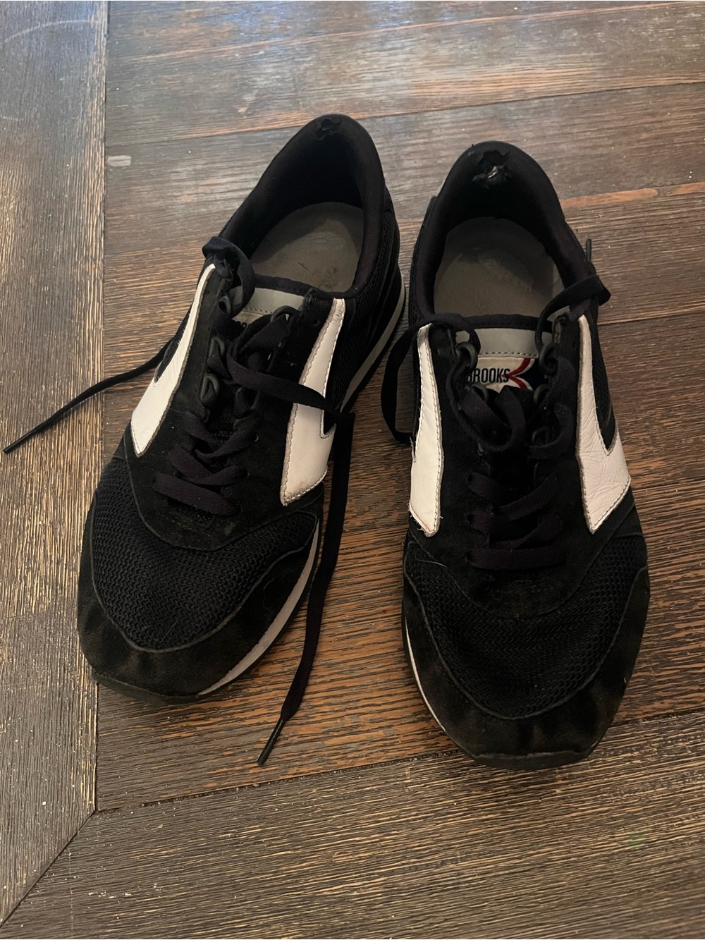Men’s tennis shoes